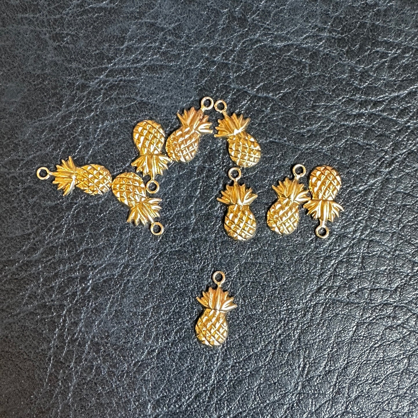 14k Yellow Gold Pineapple Pendant